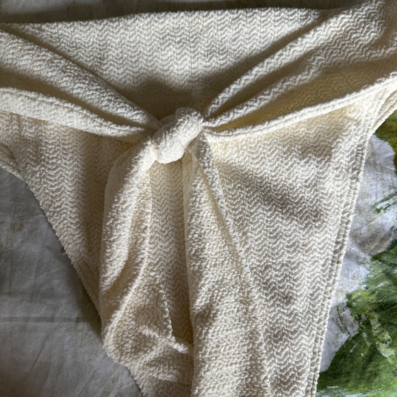 Abercrombie & Fitch ladies White textured high leg high waist bikini set medium - Picture 3 of 5